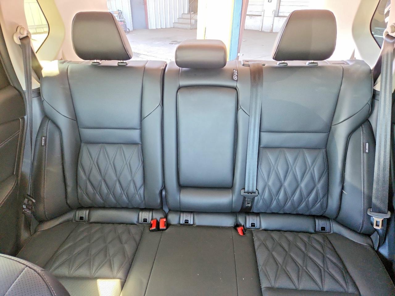 2025 Nissan Rogue Platinum - zdjęcie 10