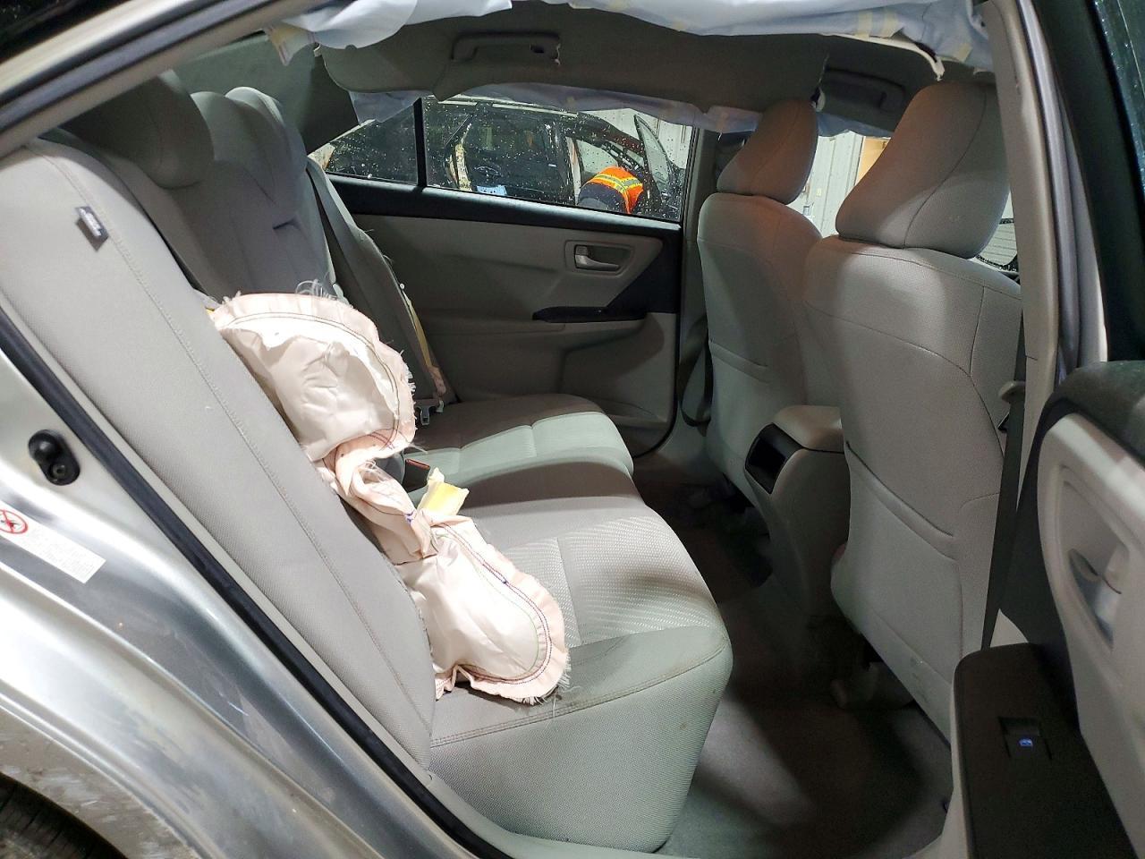 2017 Toyota Camry Le - zdjęcie 10