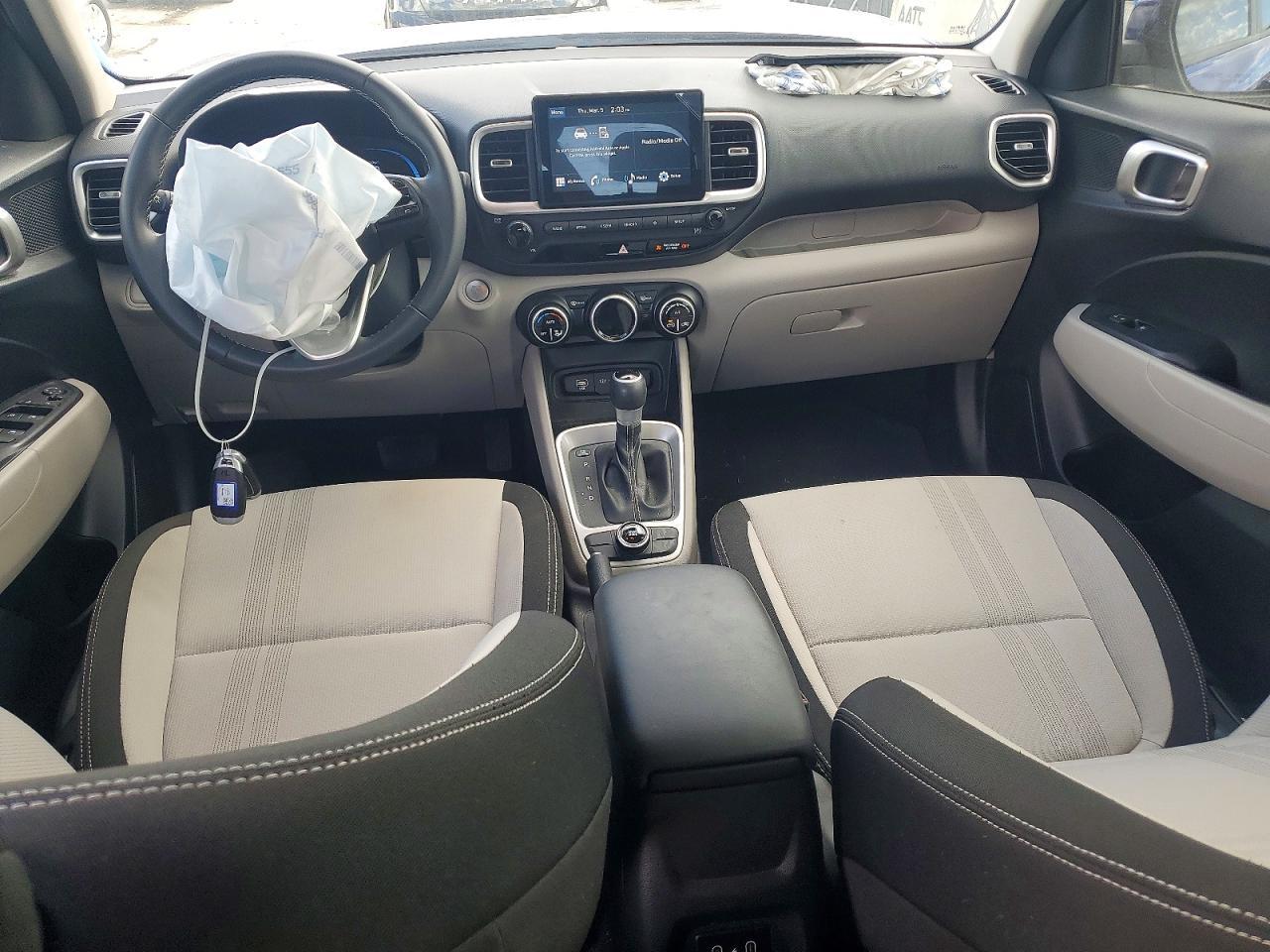 2025 Hyundai Venue Sel - zdjęcie 8