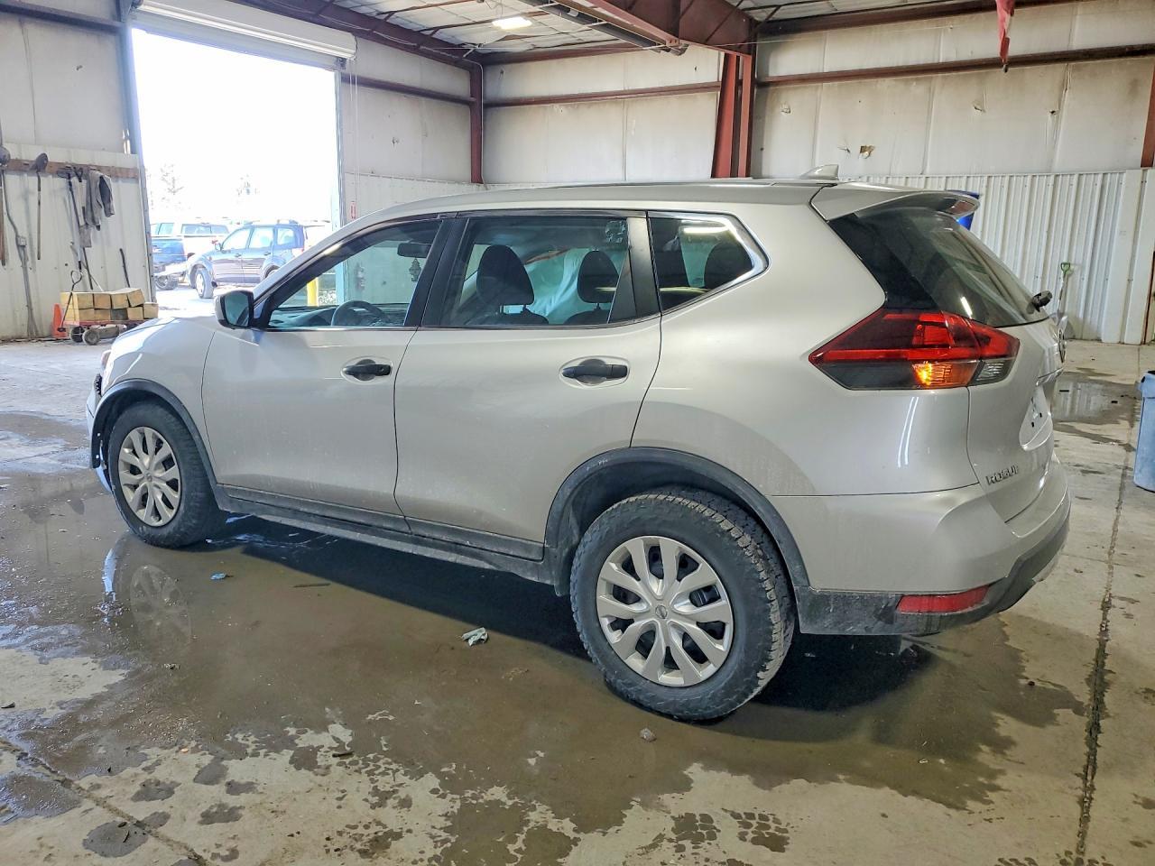 2018 Nissan Rogue S - zdjęcie 2