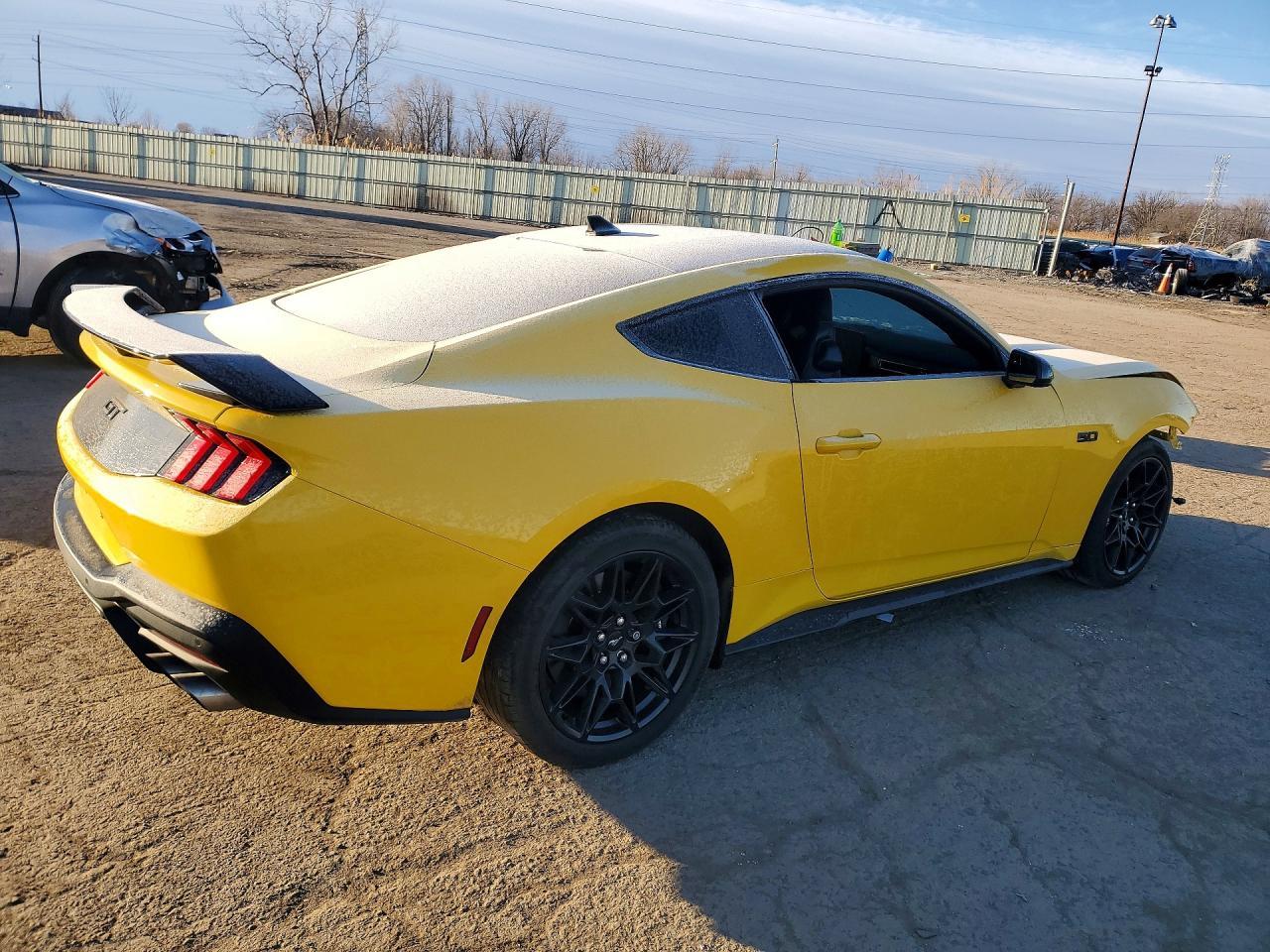 Ford Mustang - zdjęcie 3