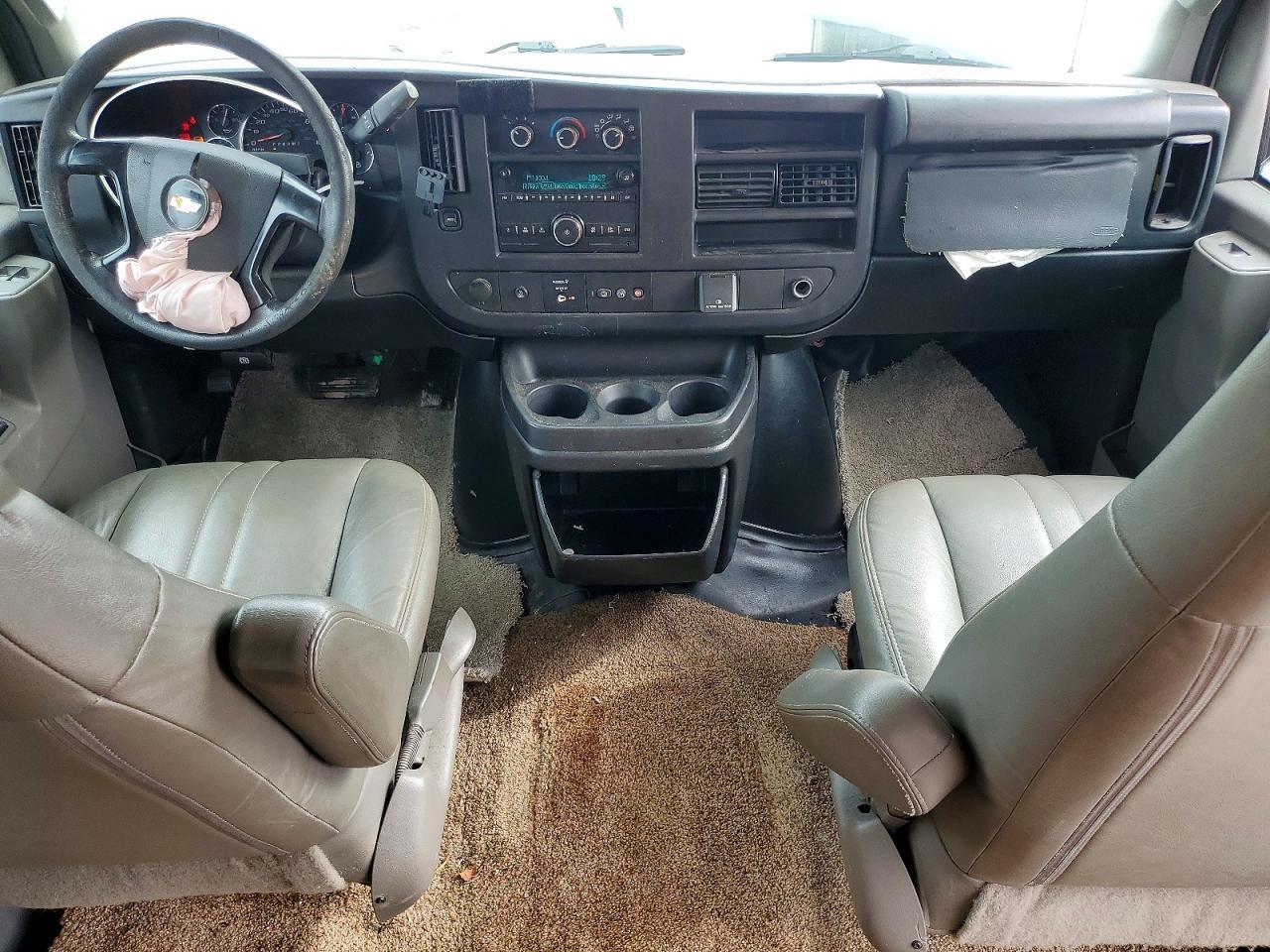 2016 Chevrolet Express G2500 - zdjęcie 8