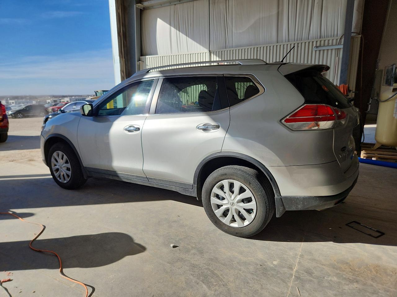 2016 Nissan Rogue S - zdjęcie 2