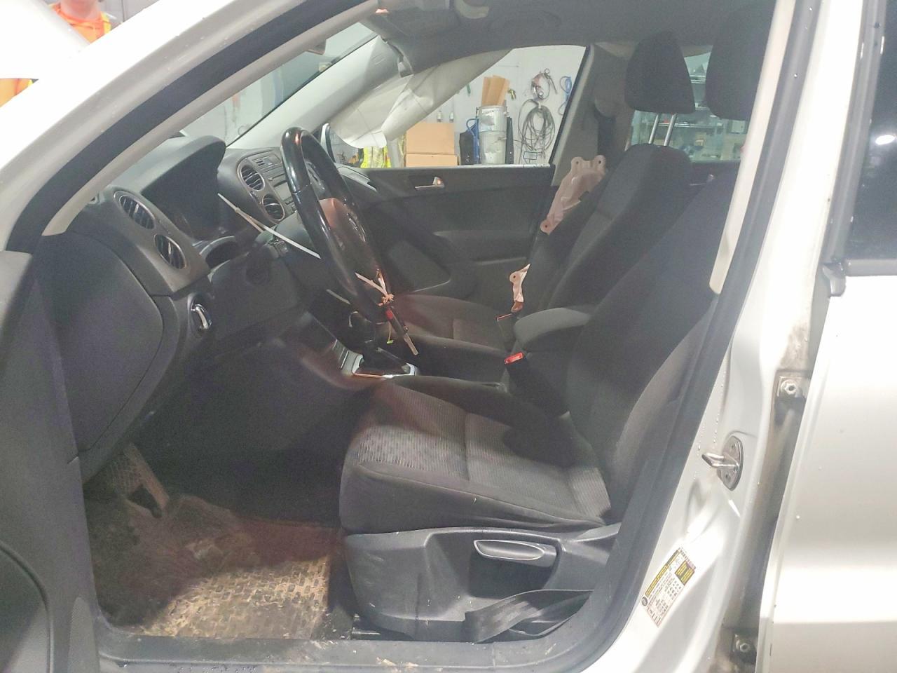 2014 Volkswagen Tiguan S - zdjęcie 7