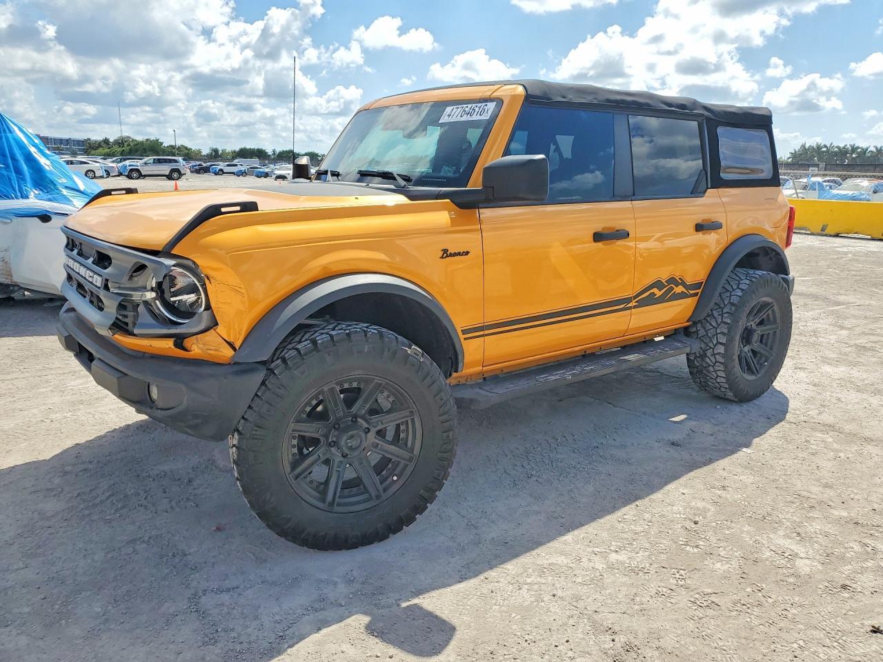 2022 Ford Bronco Base - zdjęcie główne