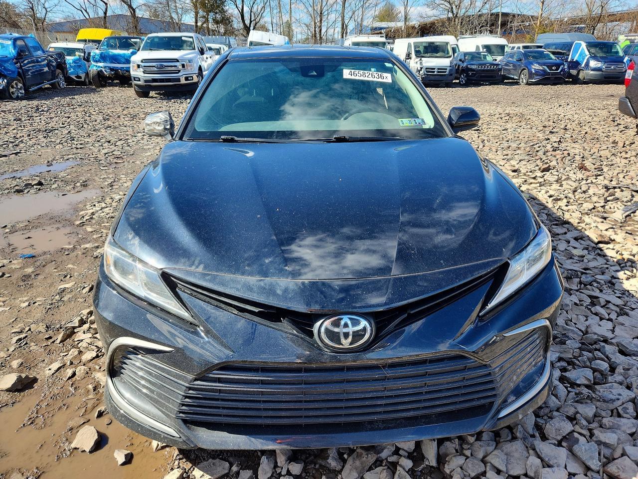 2021 Toyota Camry Le - zdjęcie 5