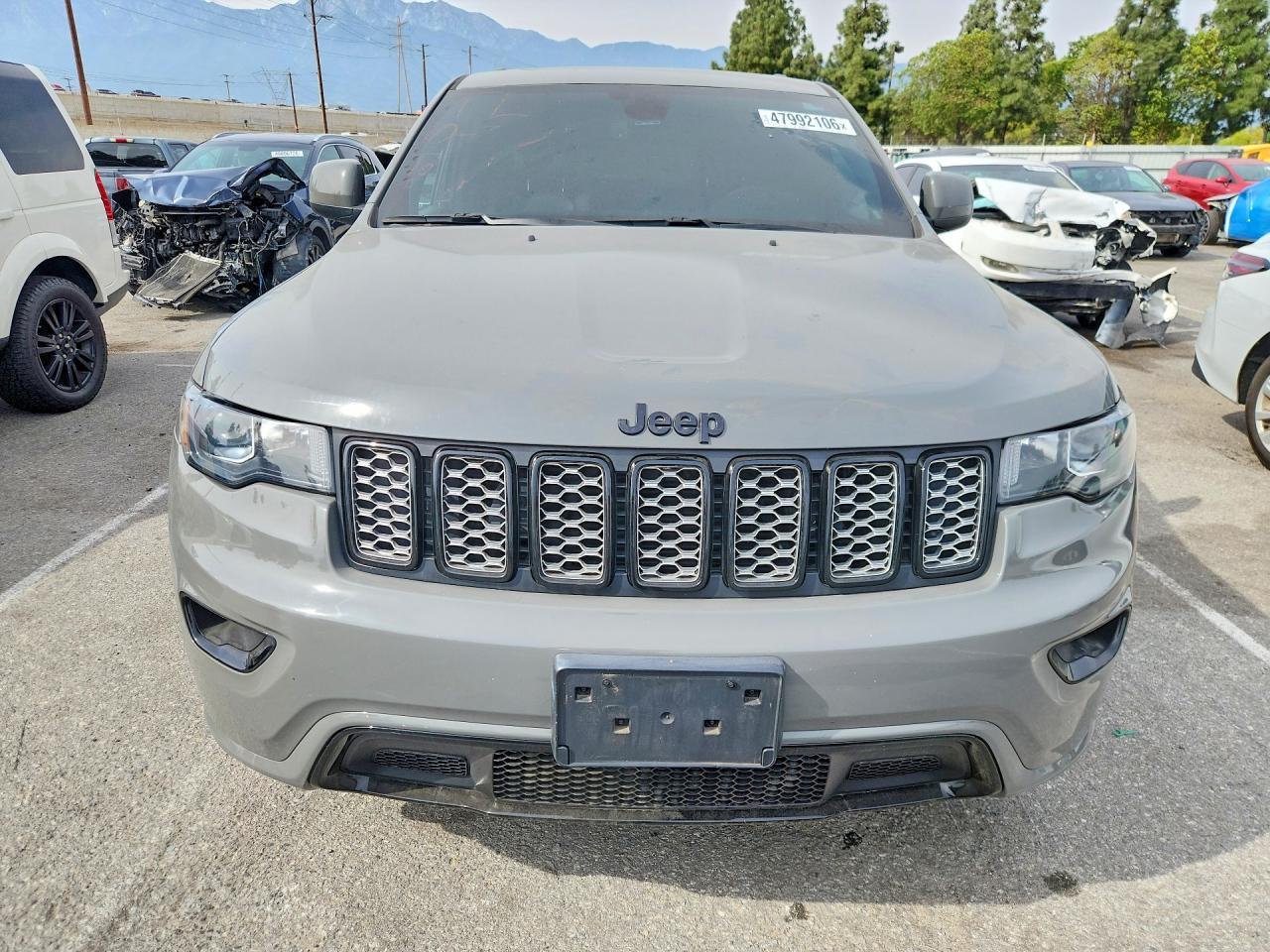 2020 Jeep Grand Cherokee Laredo - zdjęcie 5