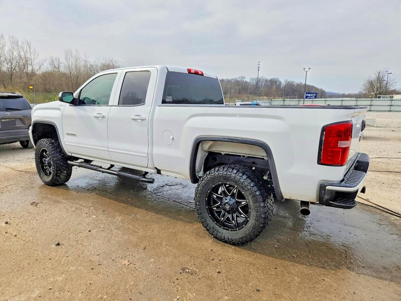2016 GMC Sierra K1500 - zdjęcie 2