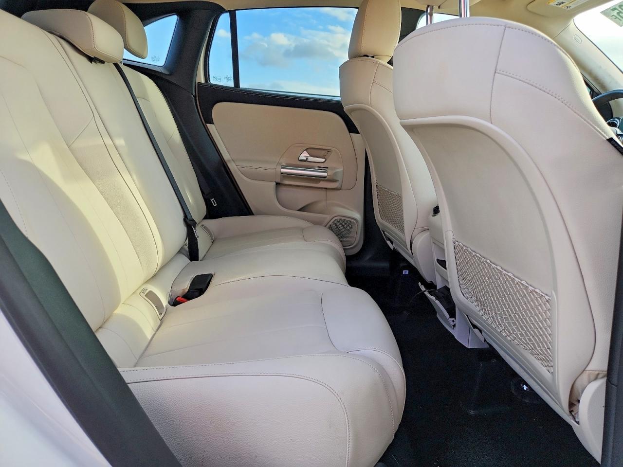 2023 Mercedes-Benz Gla 250 - zdjęcie 11