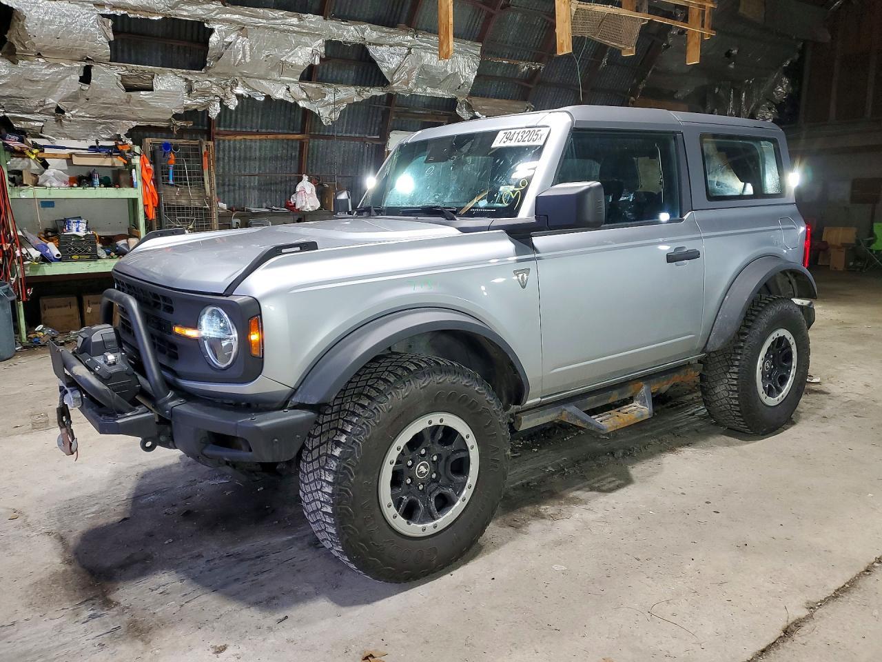 2022 Ford Bronco Base - zdjęcie główne