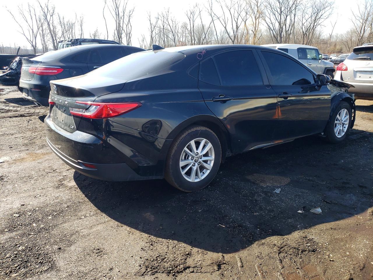 2025 Toyota Camry Le - zdjęcie 3