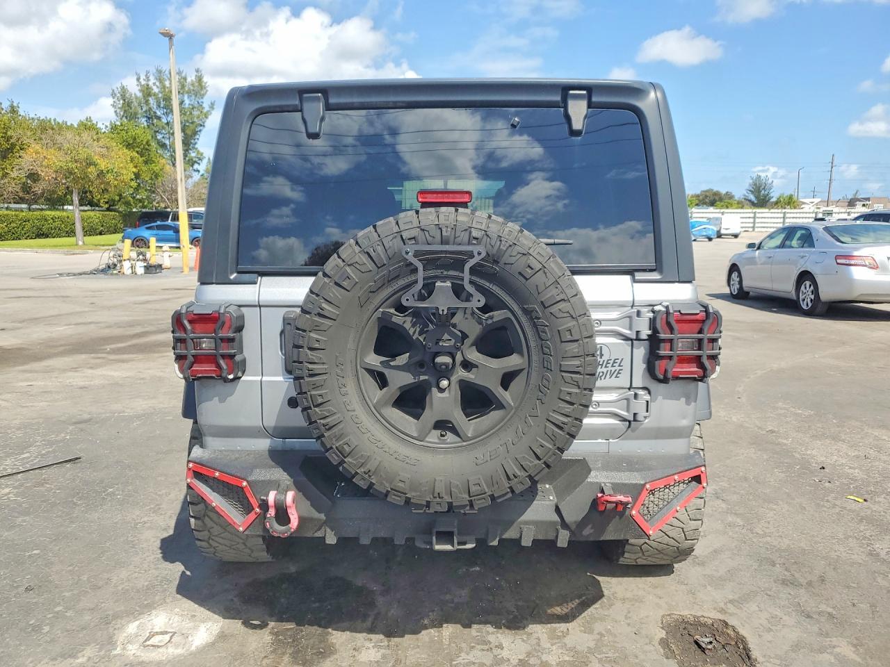2020 Jeep Wrangler Unlimited Sport - zdjęcie 6