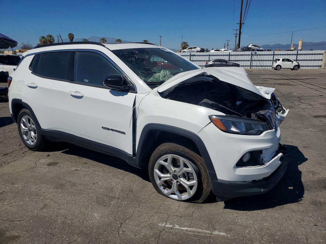 2025 Jeep Compass Latitude - zdjęcie 4
