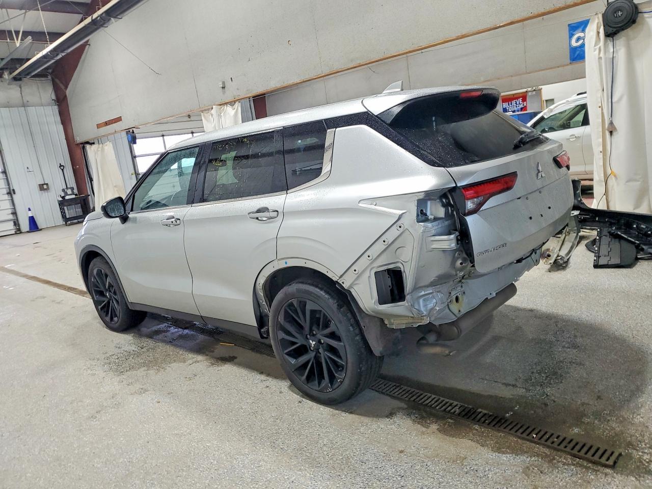 2022 Mitsubishi Outlander Se - zdjęcie 2