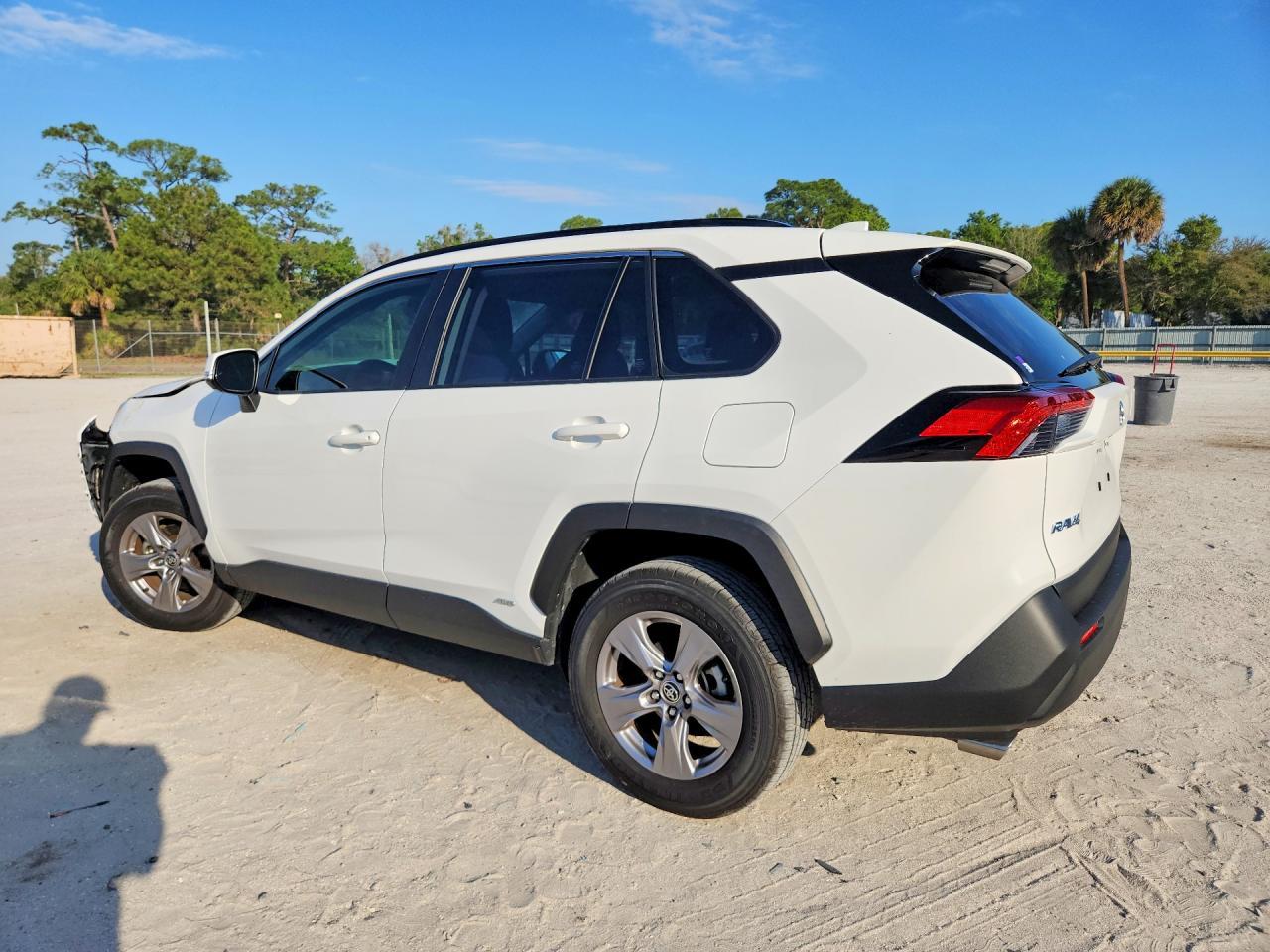 2025 Toyota Rav4 Hybrid Xle - zdjęcie 2