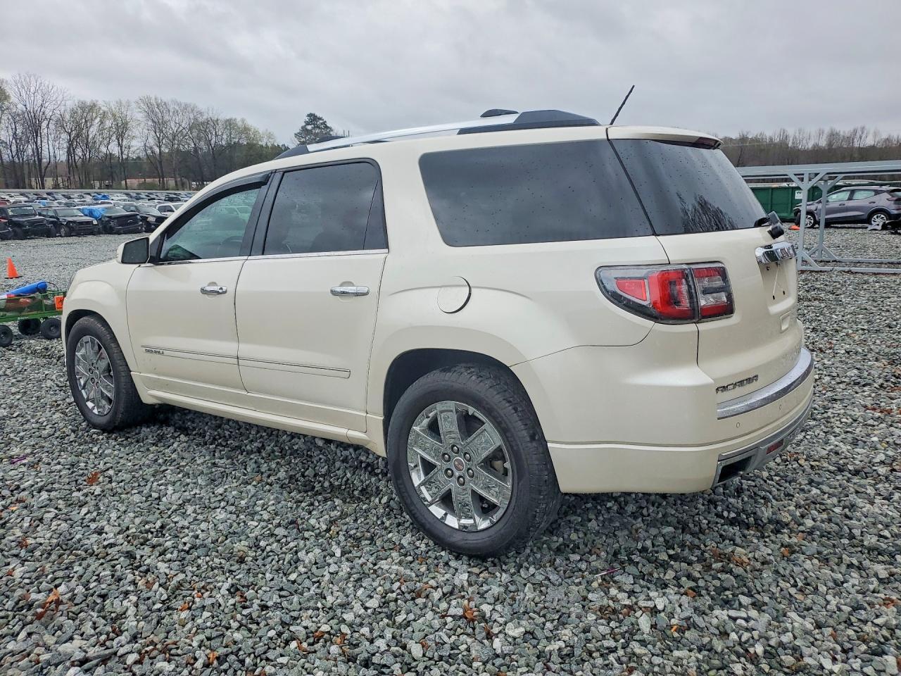 2014 GMC Acadia Denali - zdjęcie 2