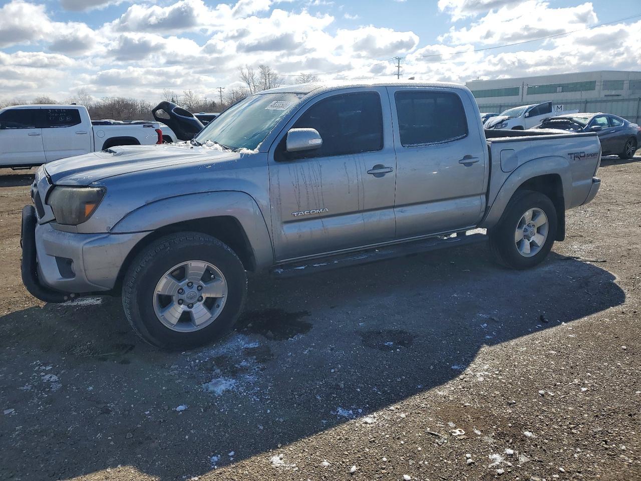2015 Toyota Tacoma V6 - zdjęcie główne