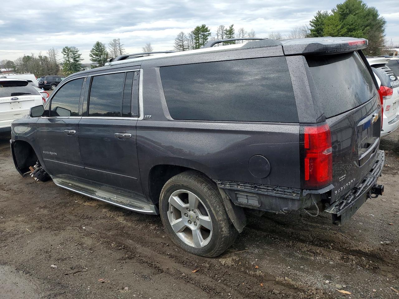 2015 Chevrolet Suburban K1500 Ltz - zdjęcie 2