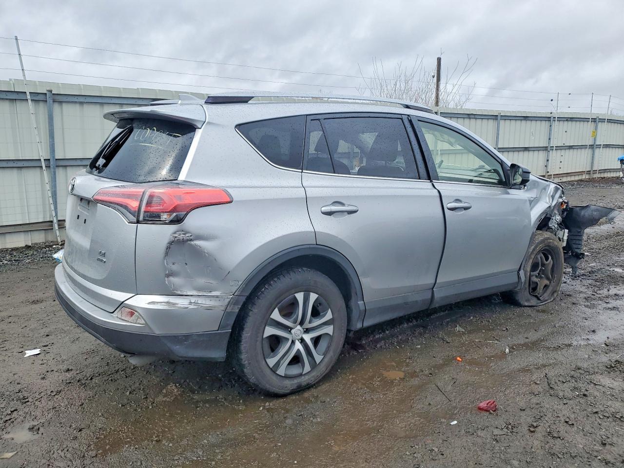 2018 Toyota Rav4 Le - zdjęcie 3