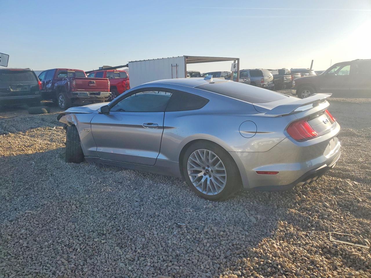2020 Ford Mustang Gt - zdjęcie 2