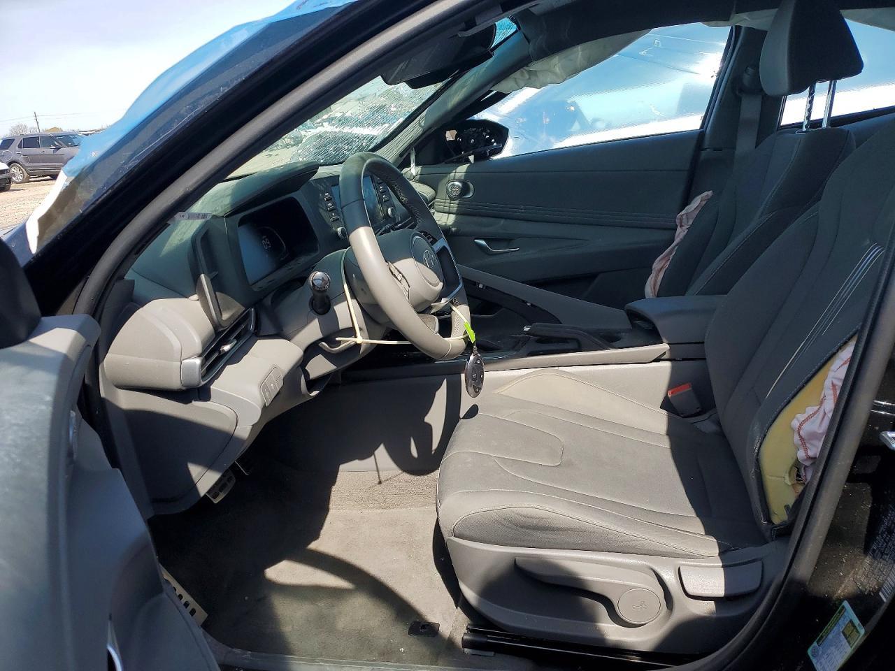 2025 Hyundai Elantra Sel Sport - zdjęcie 7