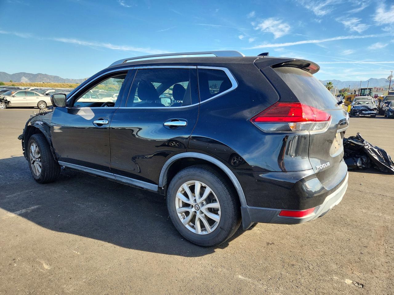 2017 Nissan Rogue S - zdjęcie 2