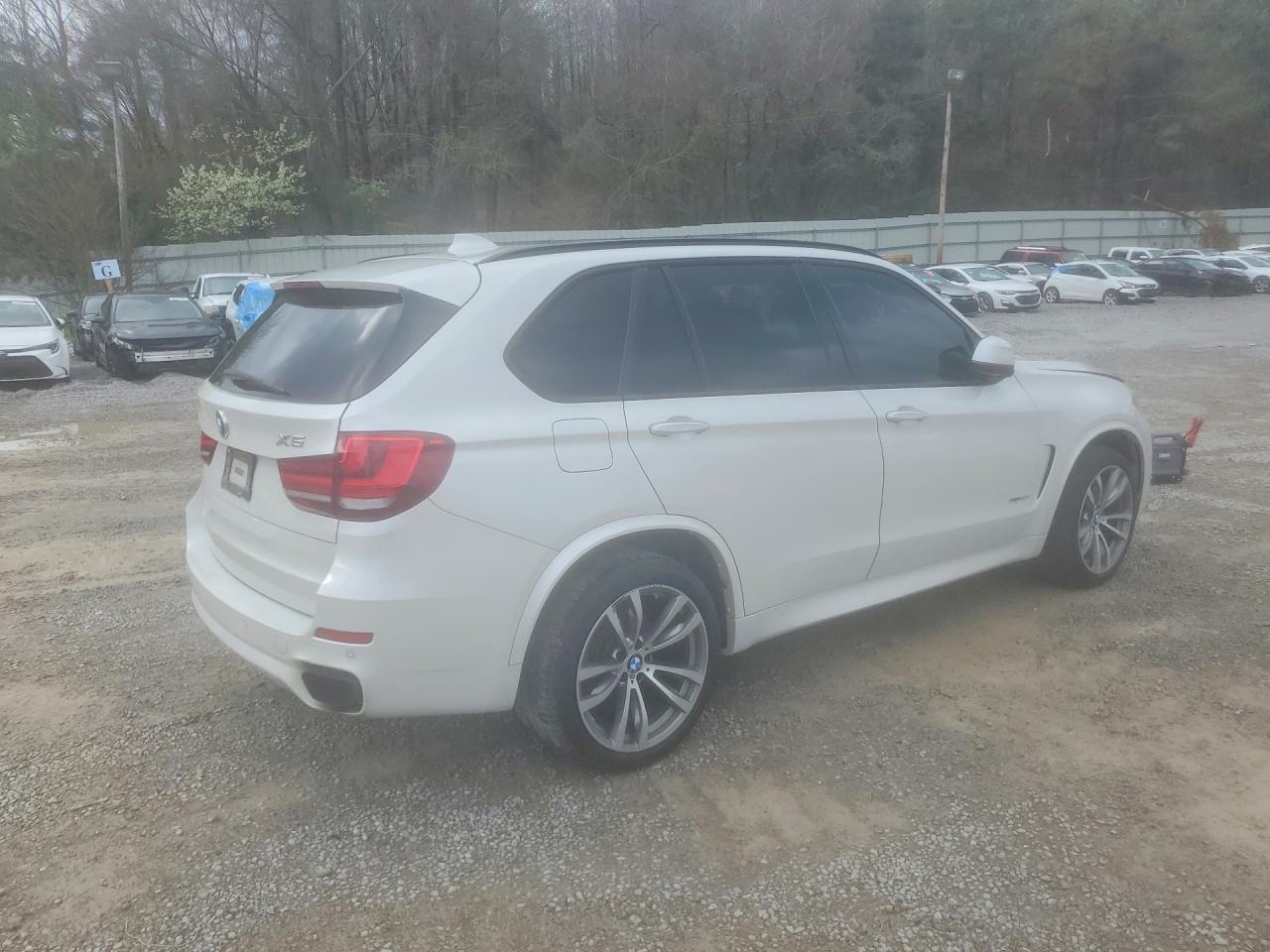 2015 BMW X5 xDrive50I - zdjęcie 3