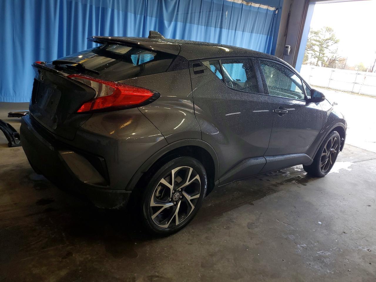 2021 Toyota C-Hr Xle - zdjęcie 3