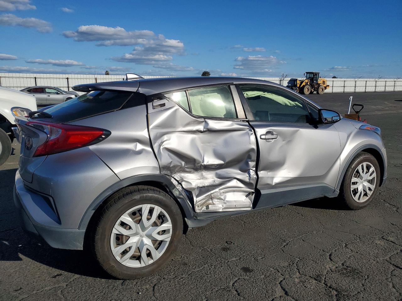 2019 Toyota C-Hr Le - zdjęcie 3