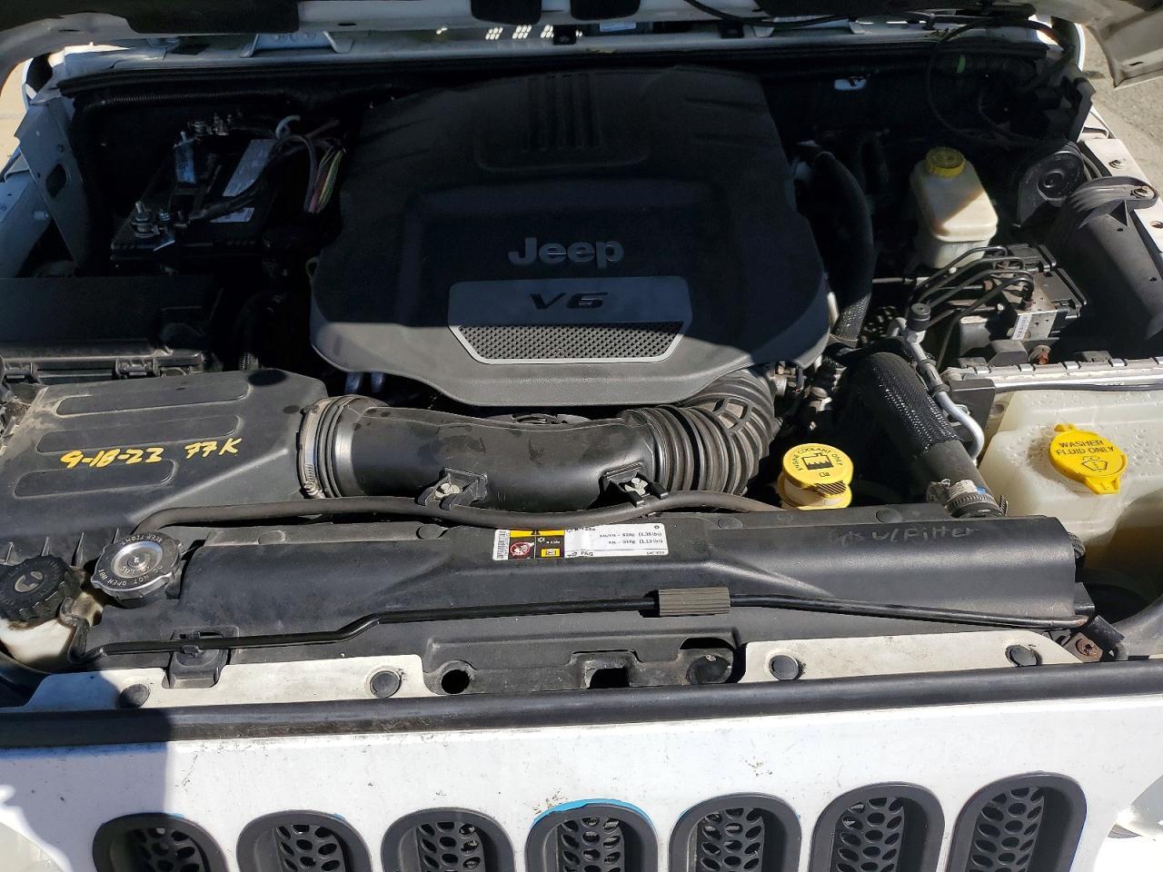 2014 Jeep Wrangler Unlimited Sahara - zdjęcie 11