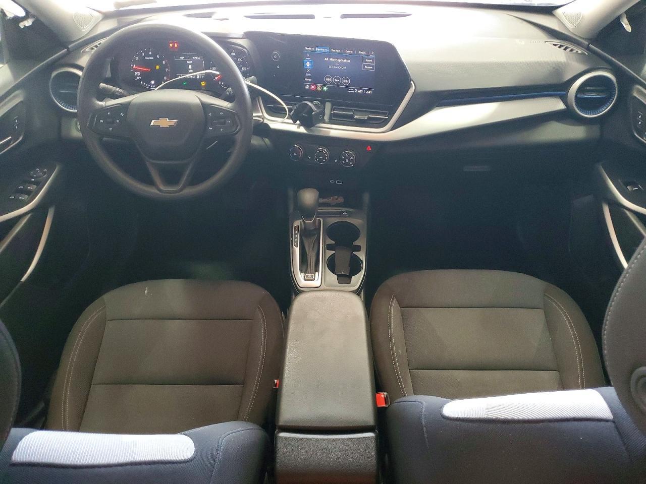 2024 Chevrolet Trax Ls - zdjęcie 8