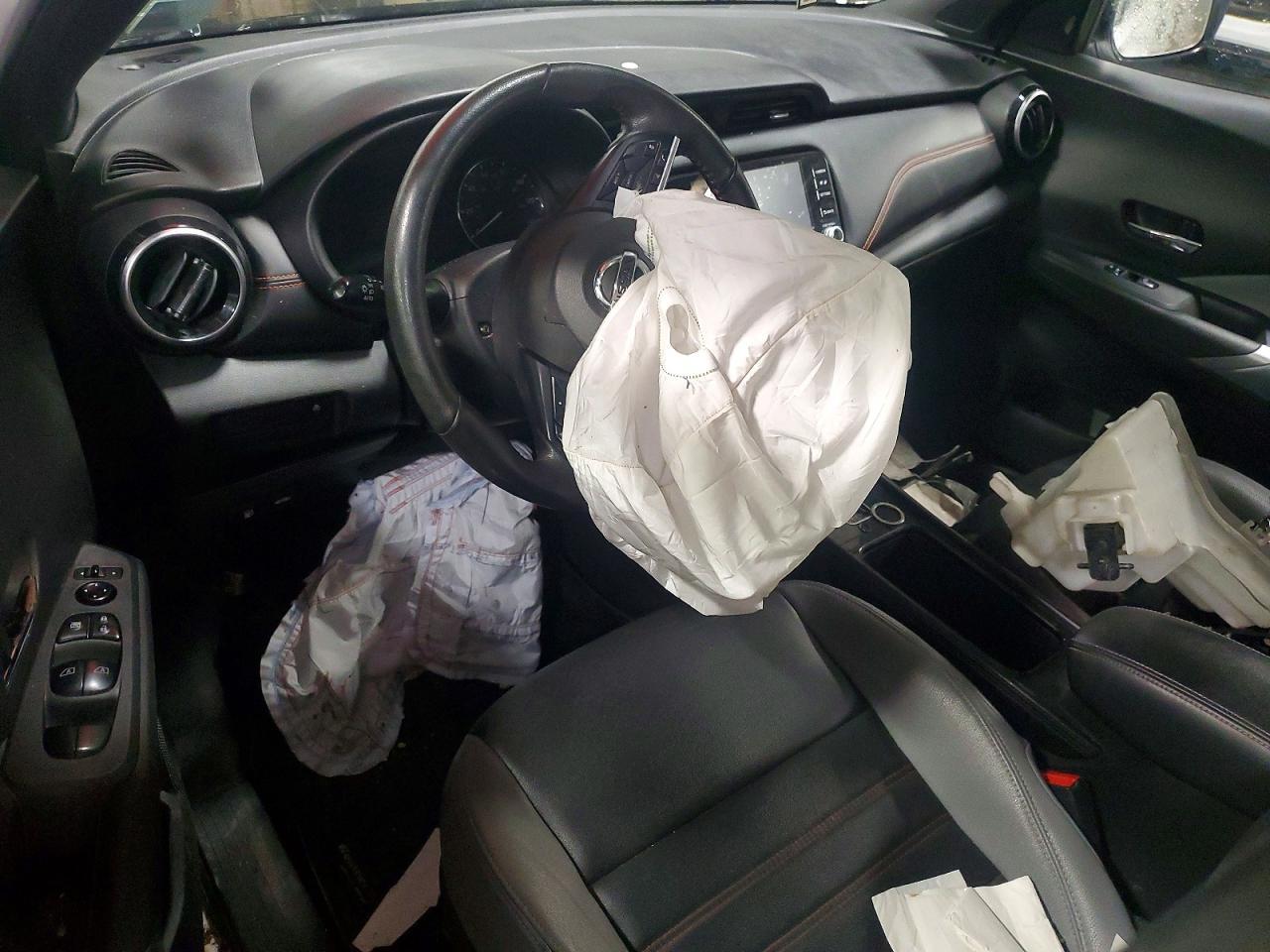 2021 Nissan Kicks Sr - zdjęcie 8