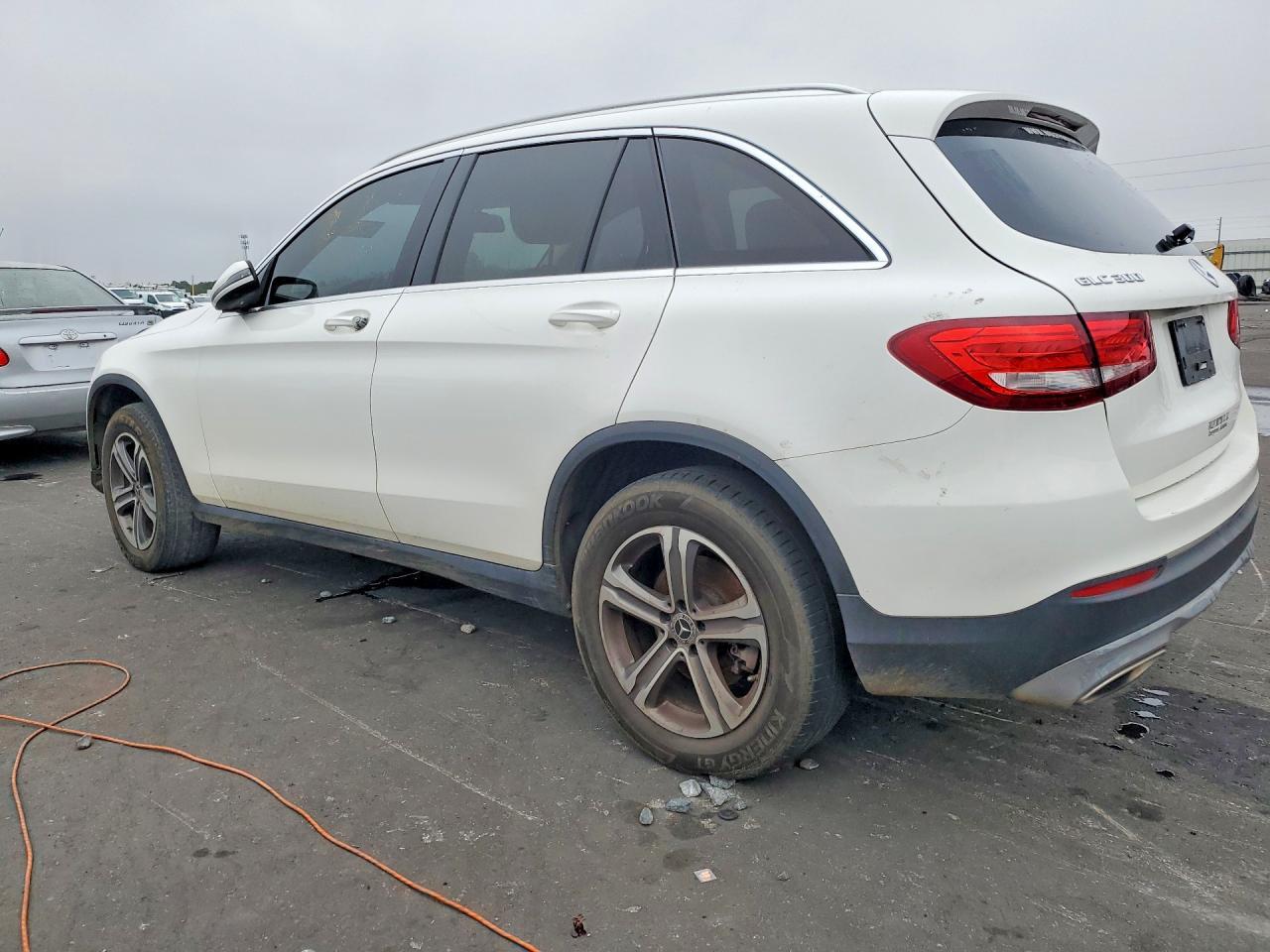 2019 Mercedes-Benz Glc 300 - zdjęcie 2