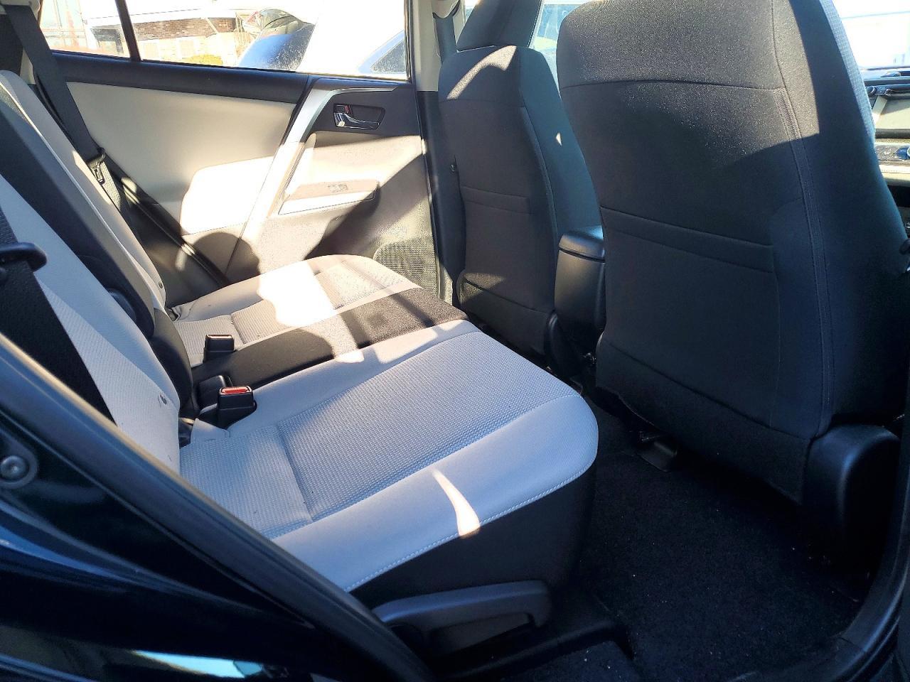 2018 Toyota Rav4 - zdjęcie 11