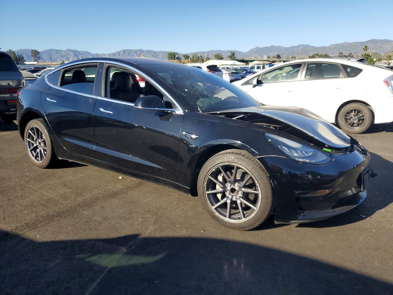 2019 Tesla Model 3 - zdjęcie 4