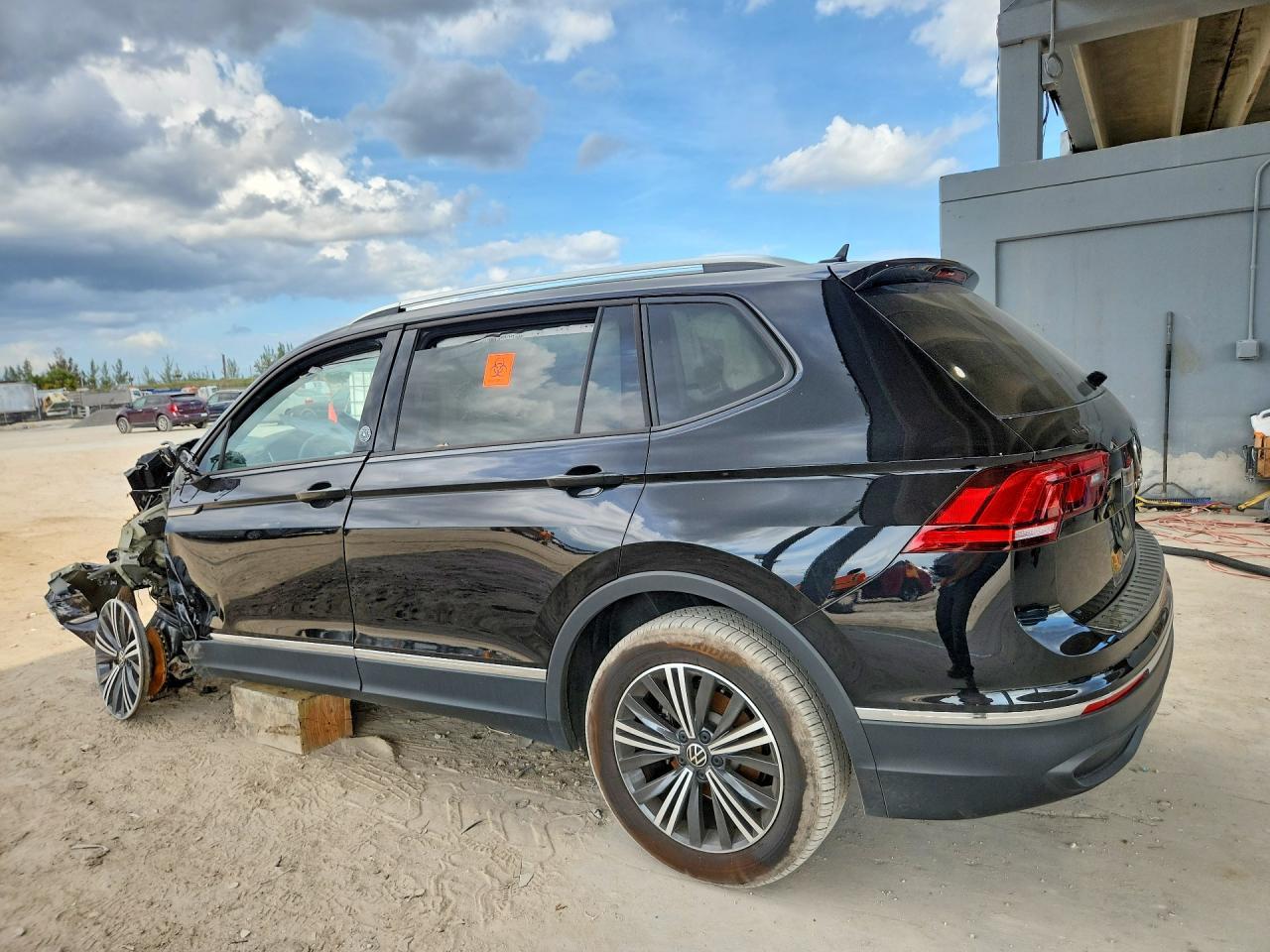 2024 Volkswagen Tiguan Wolfsburg - zdjęcie 2