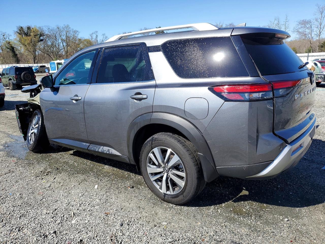 2025 Nissan Pathfinder Sl - zdjęcie 2