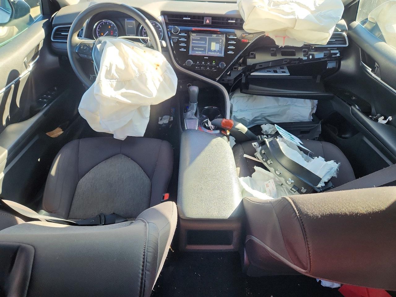 2020 Toyota Camry Le - zdjęcie 8