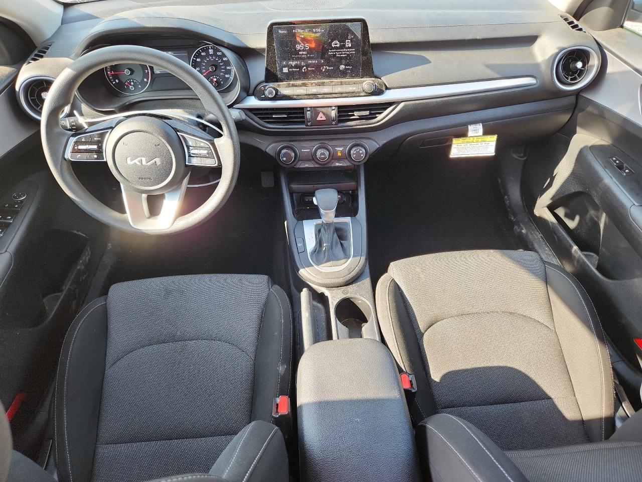2024 Kia Forte Lxs - zdjęcie 8