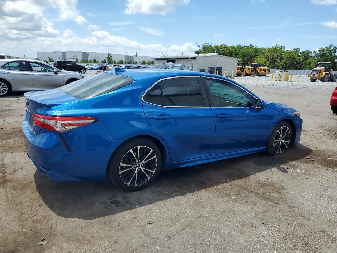 2019 Toyota Camry Se - zdjęcie 3