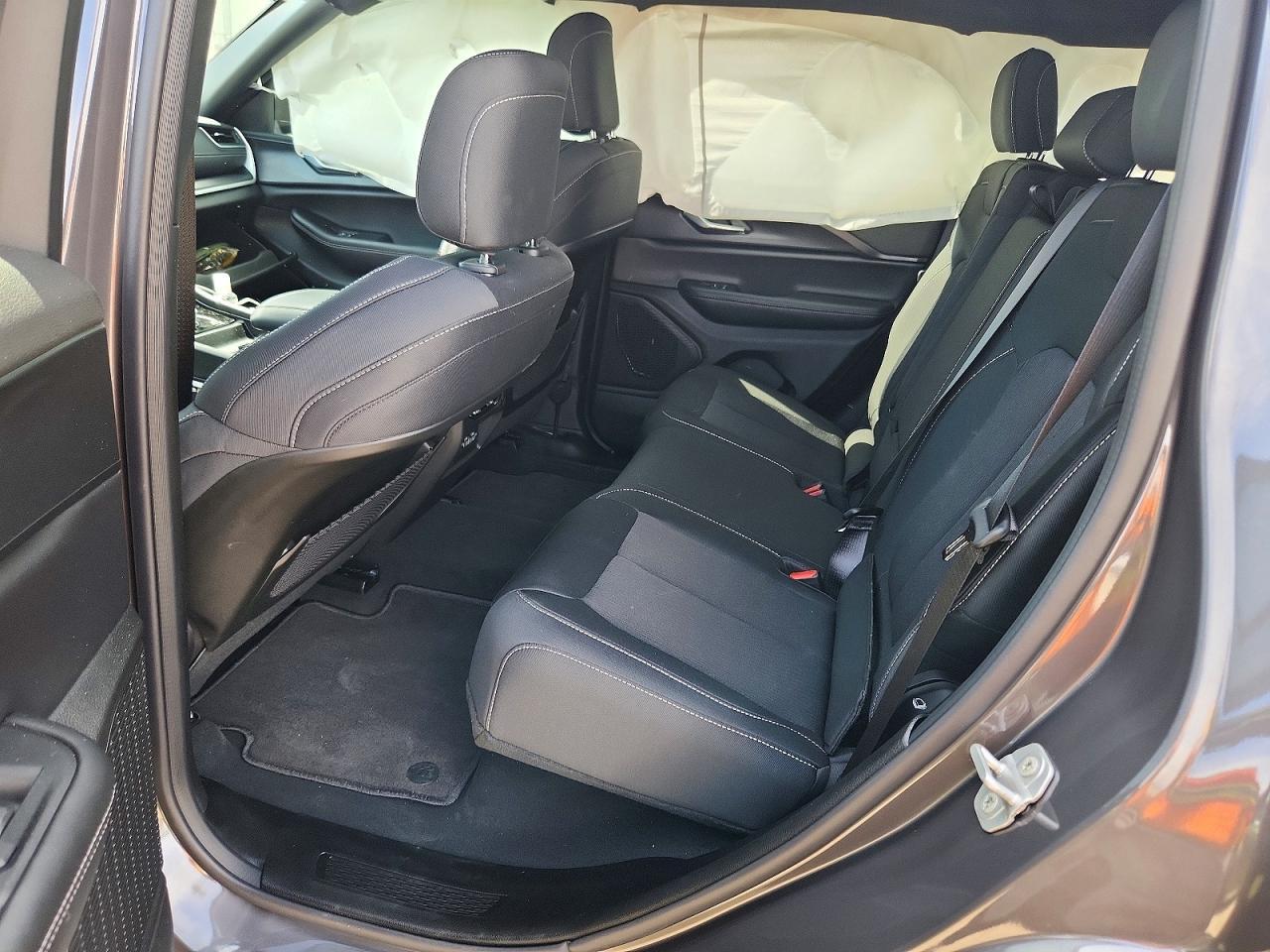 2025 Jeep Grand Cherokee Laredo - zdjęcie 13