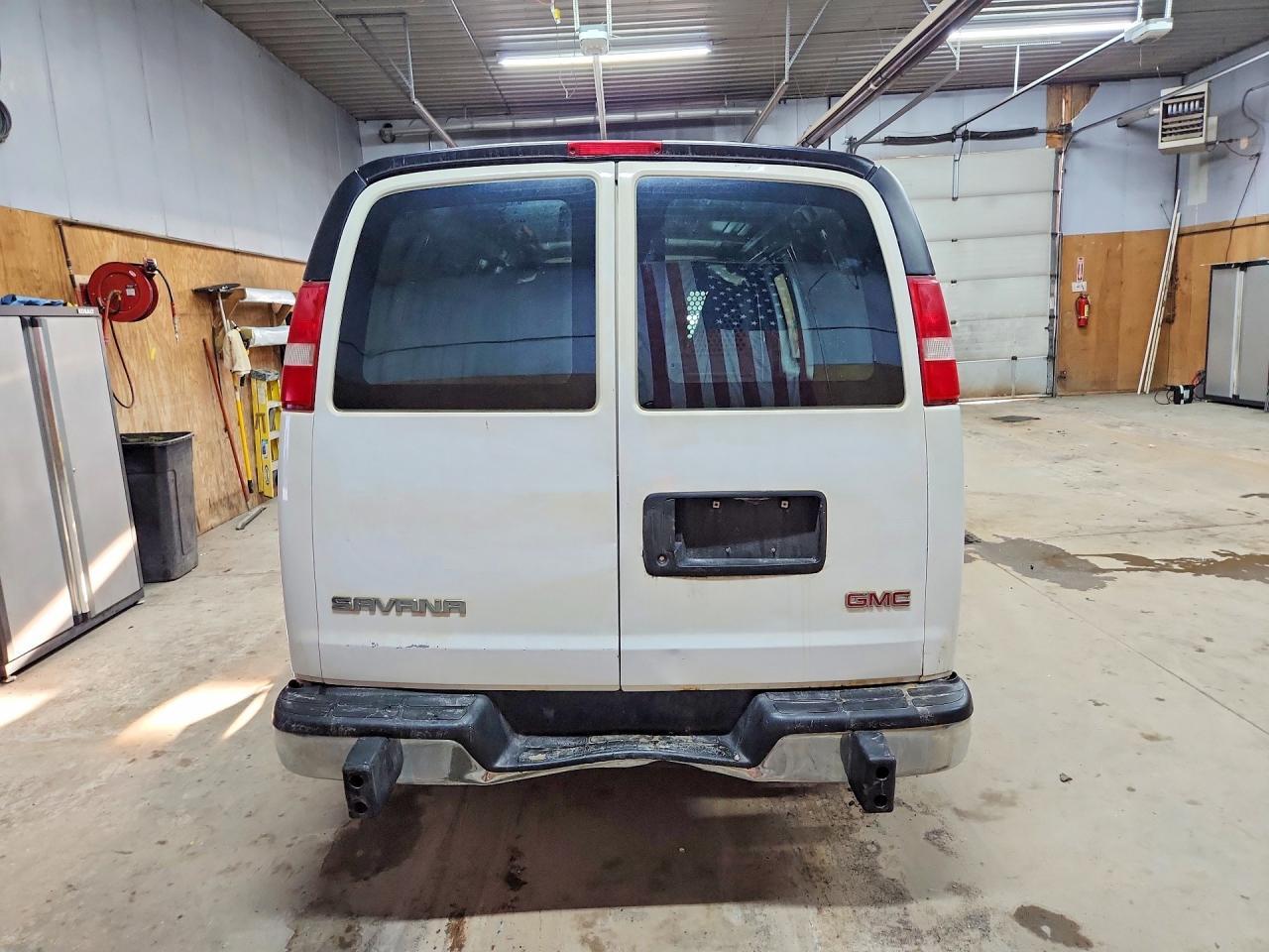 2017 GMC Savana G2500 - zdjęcie 6