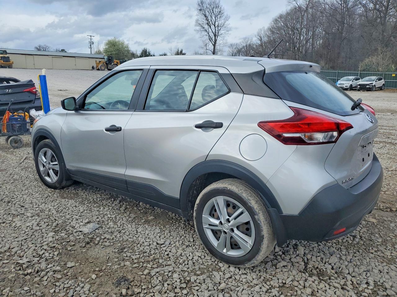 2019 Nissan Kicks S - zdjęcie 2