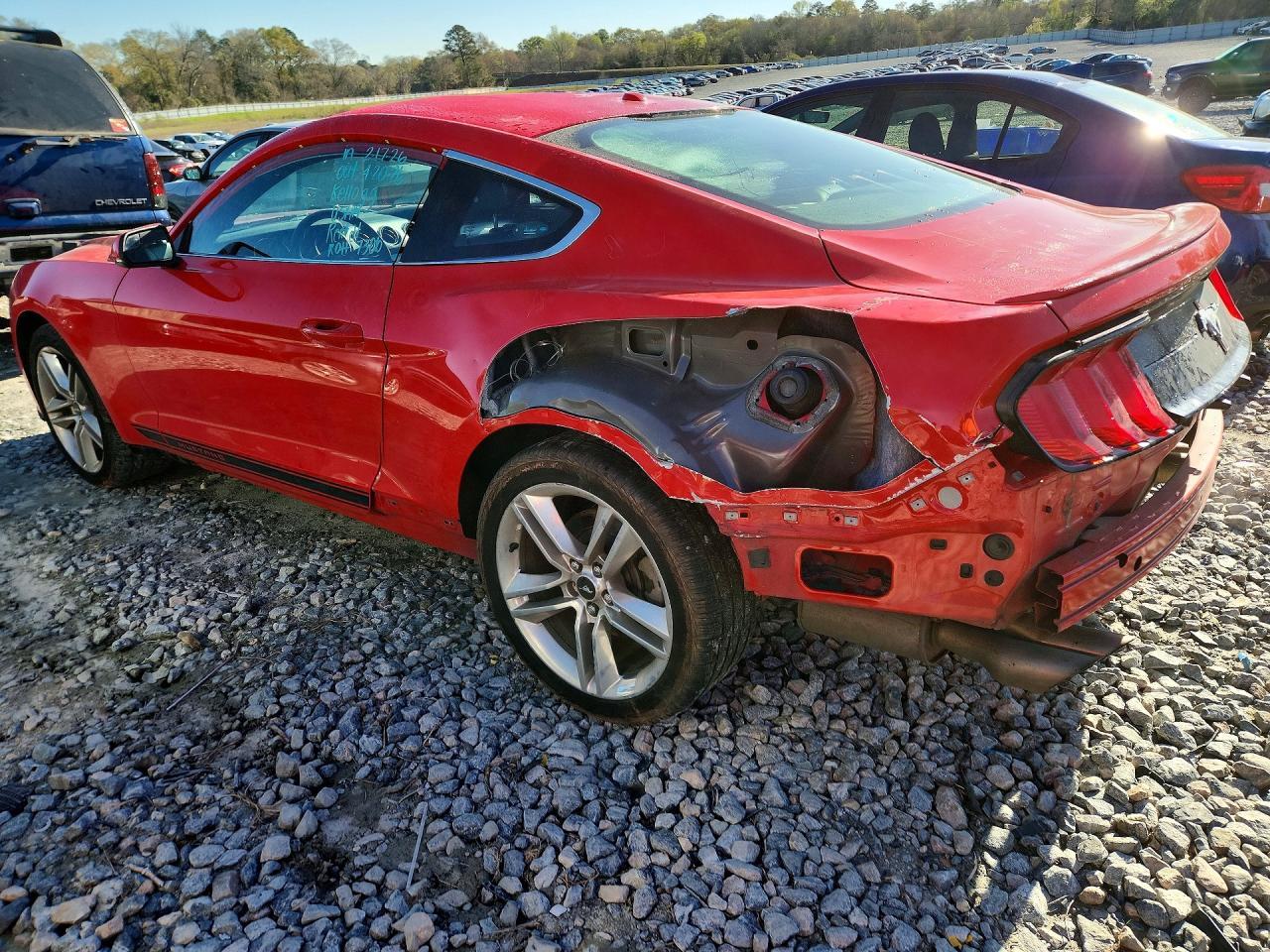2019 Ford Mustang - zdjęcie 2