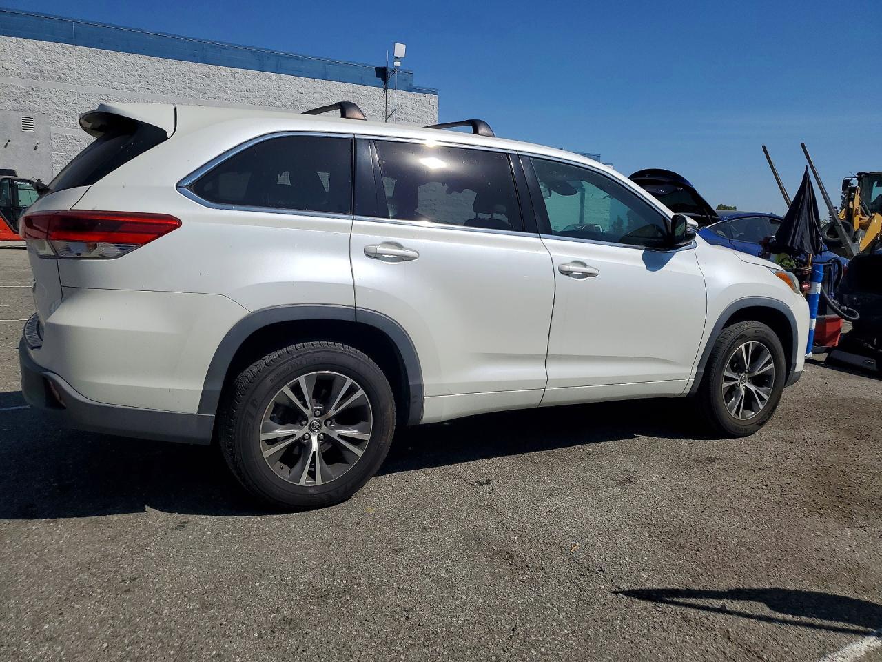 2018 Toyota Highlander Le - zdjęcie 3