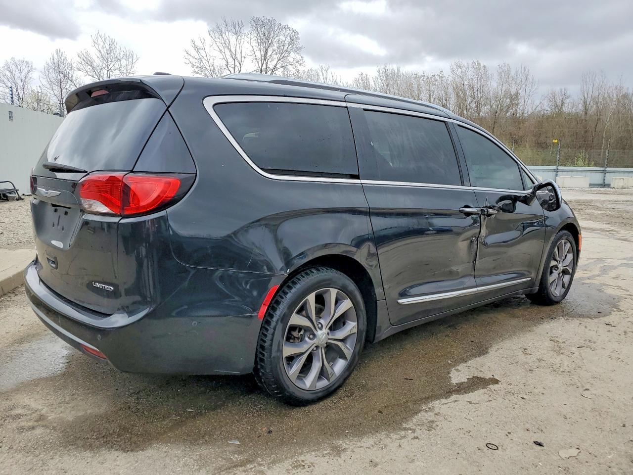 2018 Chrysler Pacifica Limited - zdjęcie 3