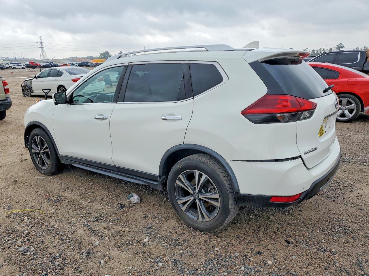 2019 Nissan Rogue Sv - zdjęcie 2