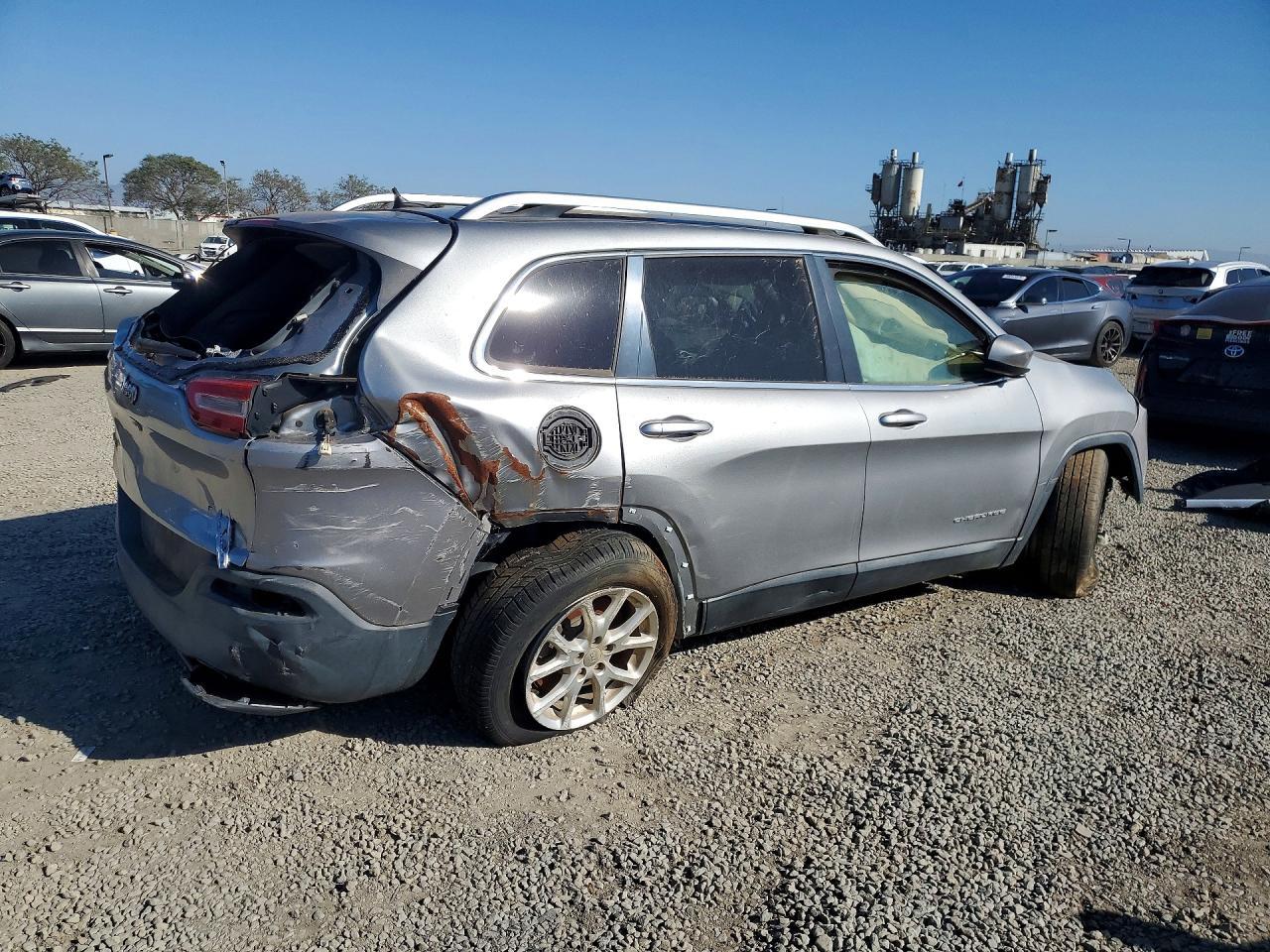 2015 Jeep Cherokee Latitude - zdjęcie 3