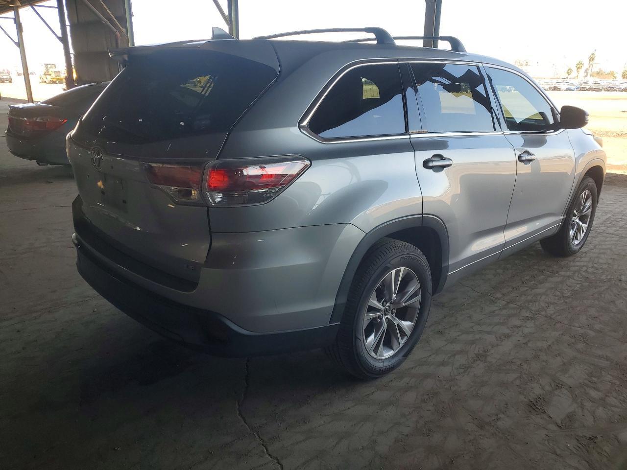 2016 Toyota Highlander Le Plus - zdjęcie 3