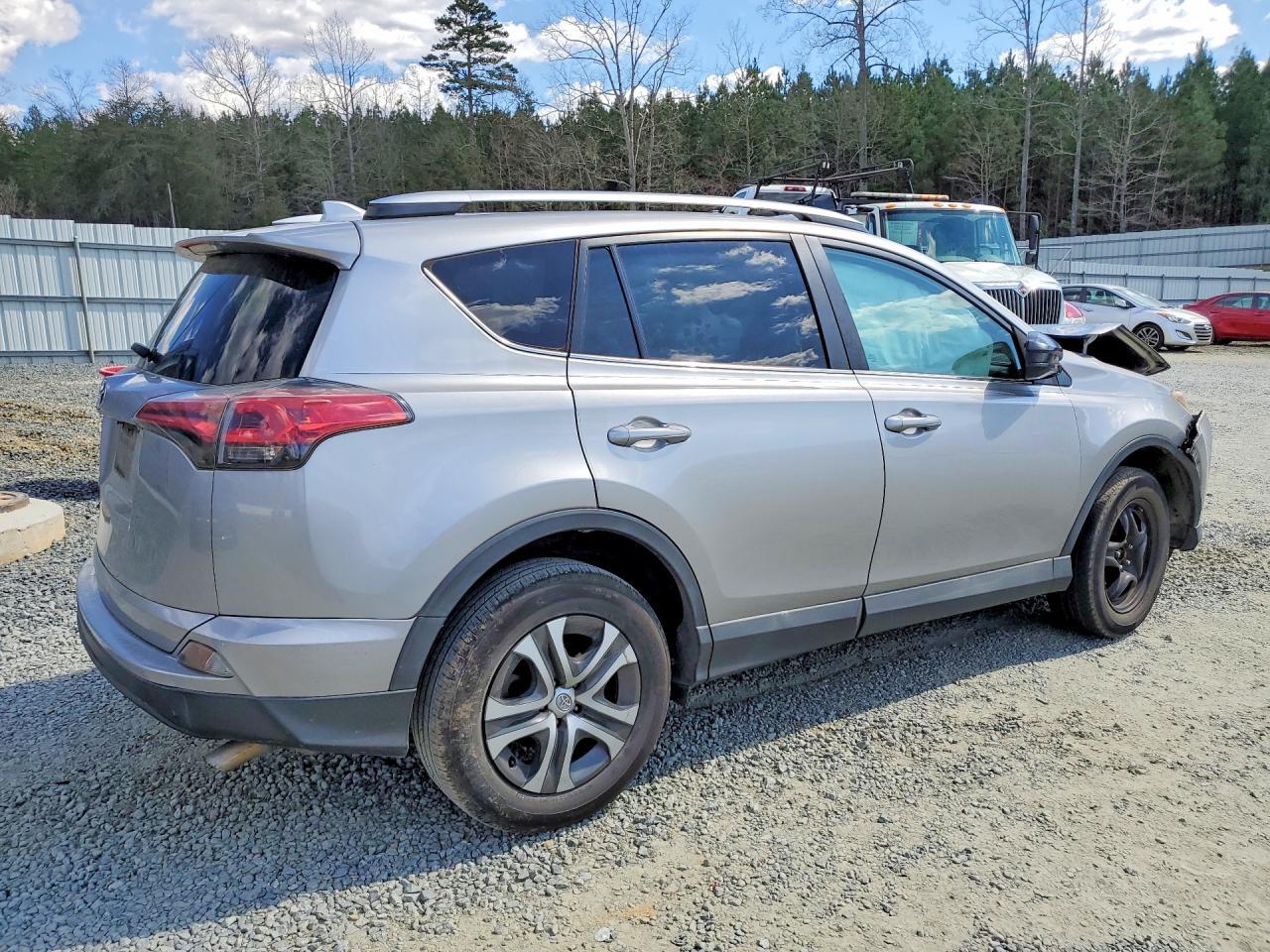 2016 Toyota Rav4 Le - zdjęcie 3